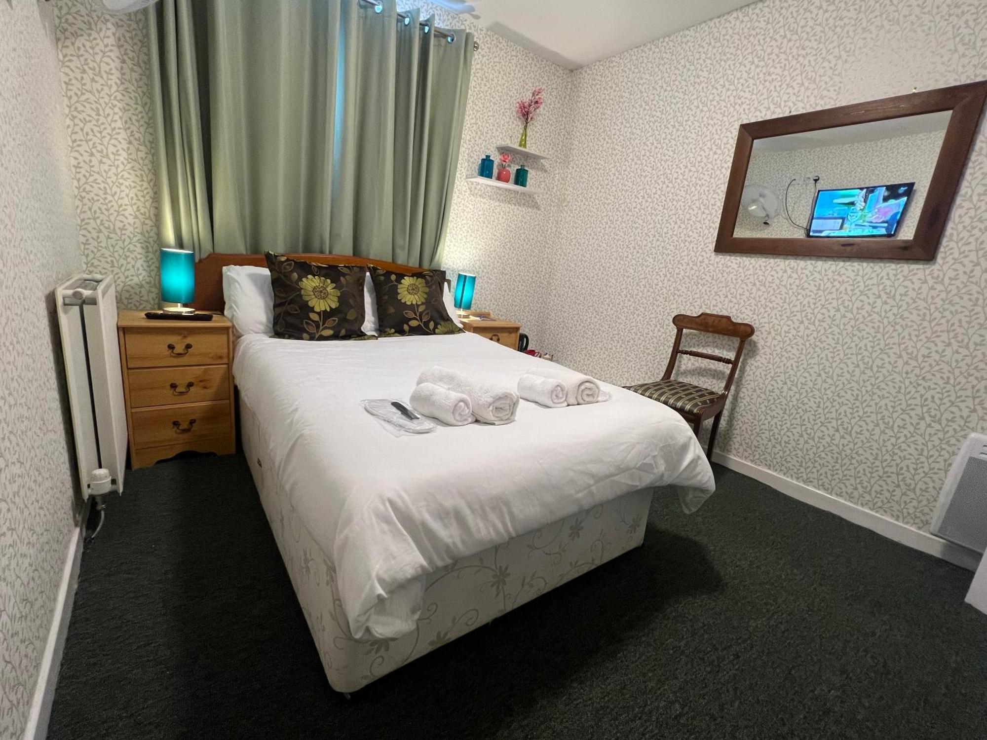 Self Check In Room Accommodation Only The Castle, Coldstream Eksteriør billede